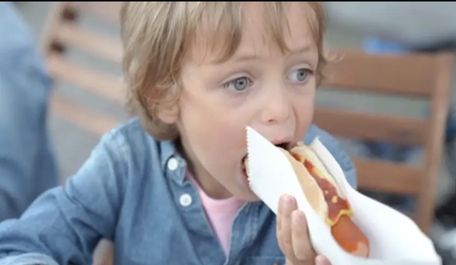 Elevage bien etre_BEH_Enfant et hot dog 2